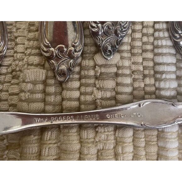 Wm ROGERS ONEIDA silverplate OLD‎ SOUTH II 6 Teaspoons - Picture 3 of 3